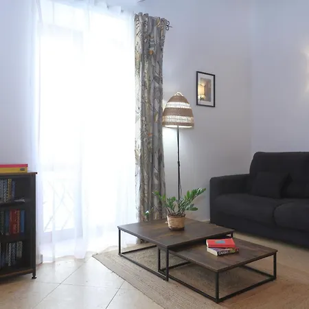 Duomo アパート チェファル