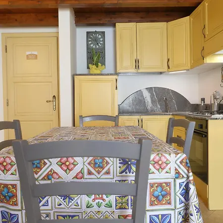 アパート Duomo チェファル